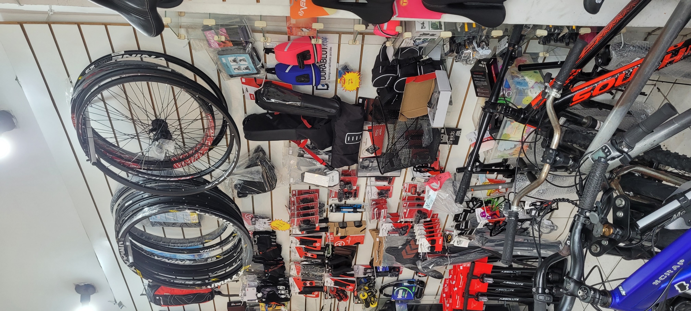 Vitrine da Pedal Redondo na Avenida Cursino